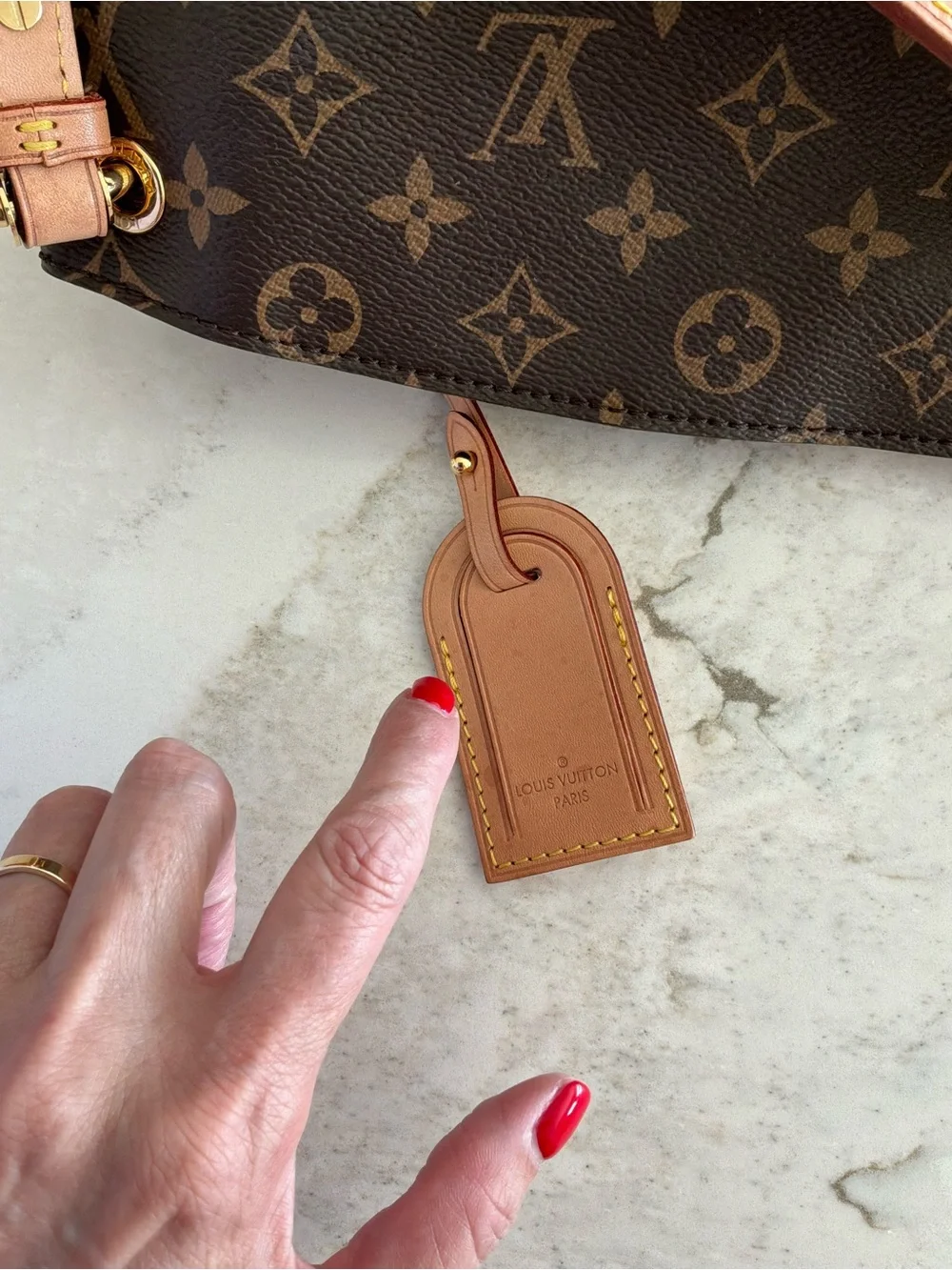 Louis Vuitton Graceful PM in Monogram Shoulder Bag.